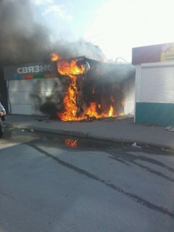 Пожар тушили три пожарные машины