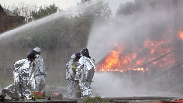 Из цеха успели вынести трансформаторное масло и баллоны с газом, что предотвратило взрывы