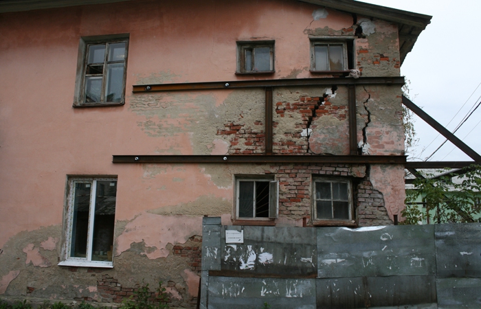 В Орловской области прокуратура добилась сноса ветхого дома