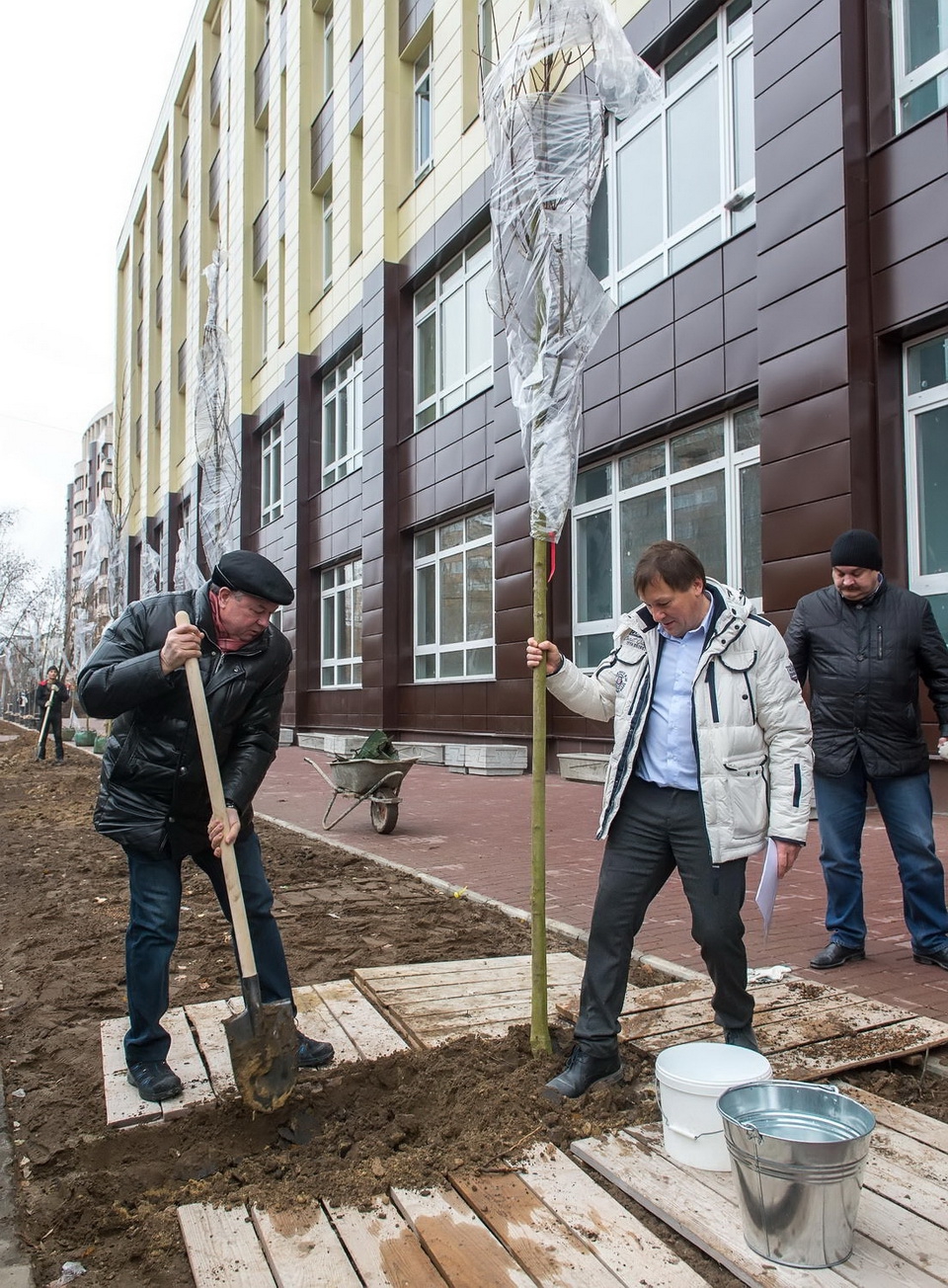 Губернатор Калужской области Анатолий Артамонов и генеральный директор корпорации "Русская Недвижимость" Игорь Горских