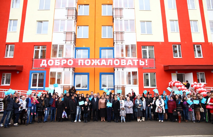 В Узловском районе Тульской области 97 семей переселенцев из аварийного жилья получили ключи от квартир