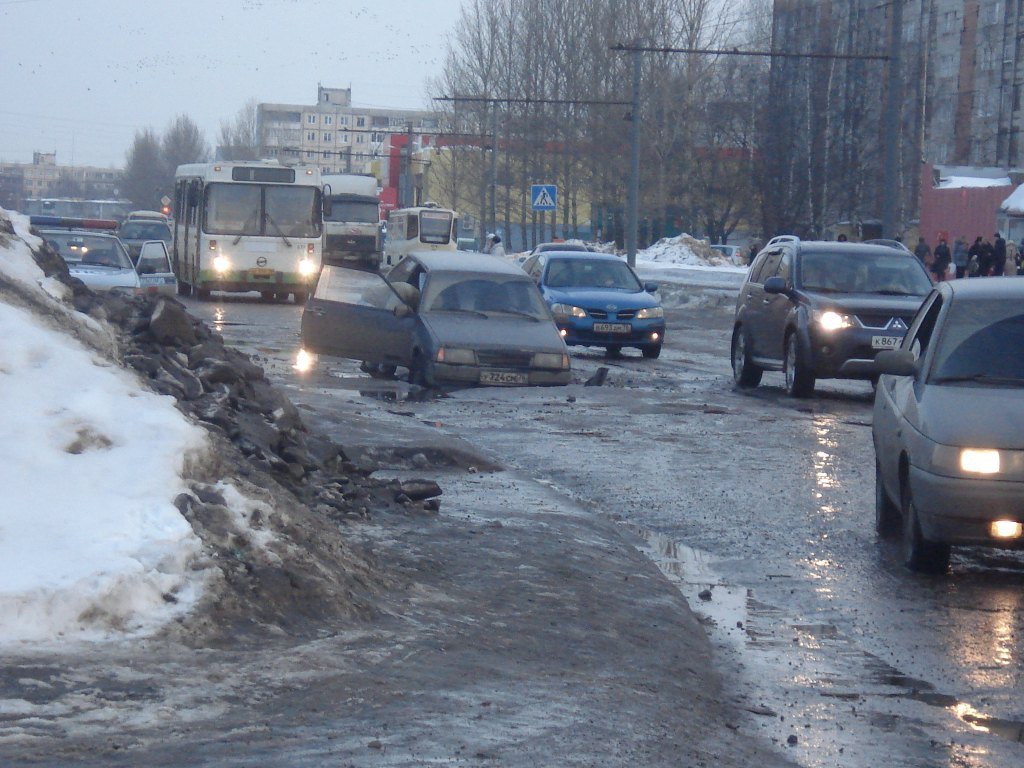 Власти Ярославля не будут в следующем году строить дороги, так как в бюджете нет на это денег.