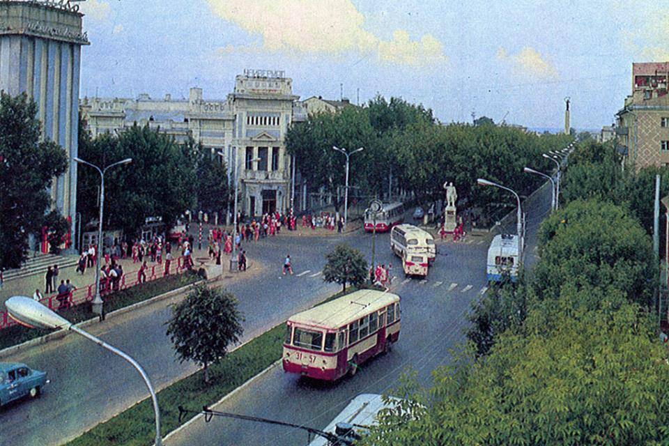 Так выглядела улица Кирова в советские времена (фото из архива kp40.ru)