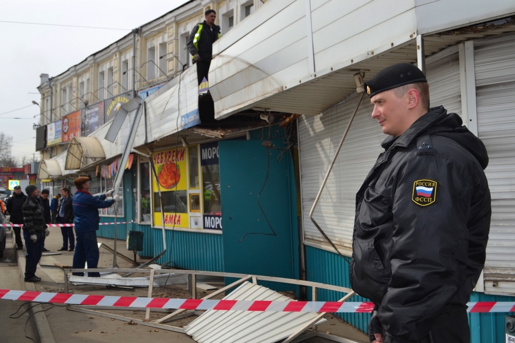 В Иркутске снесли два ларька напротив ж/д вокзала