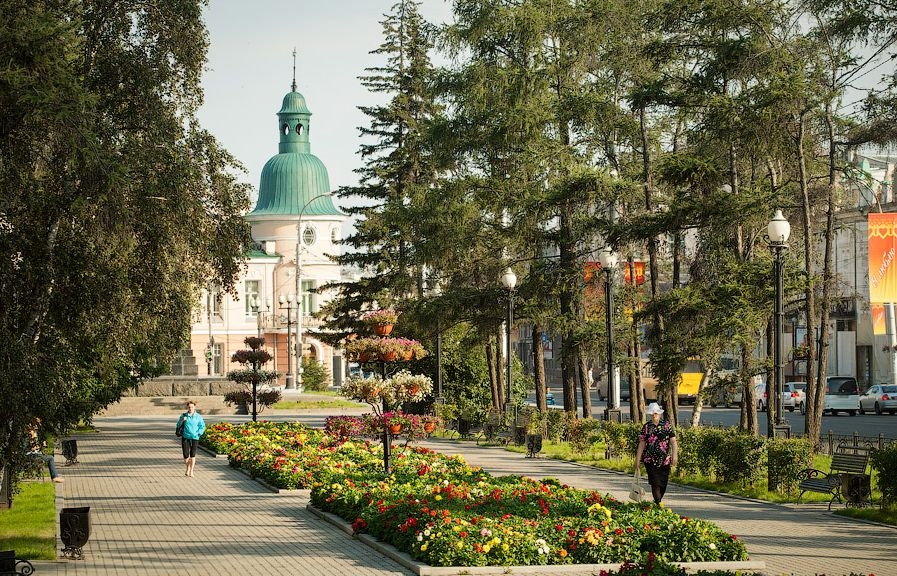 В Иркутске приводят в порядок скверы и парки ко Дню города